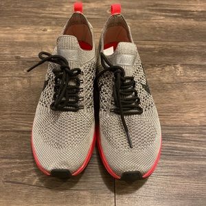 Beige Nike flyknit racer